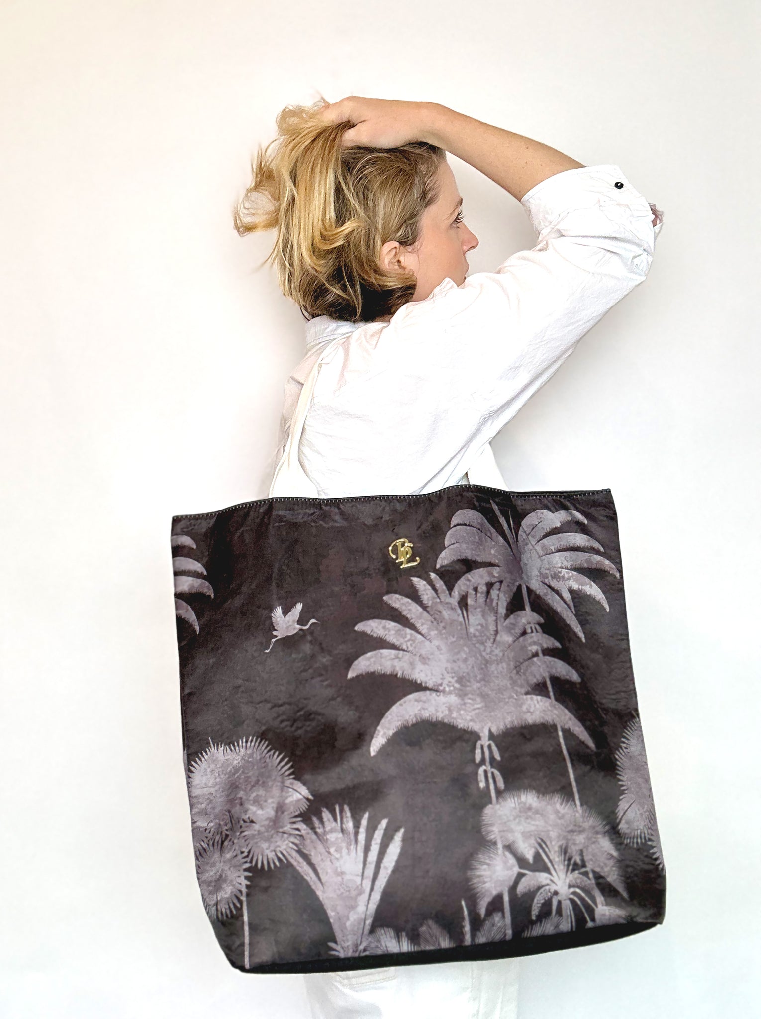 Shadow Palm Tote Bag Black